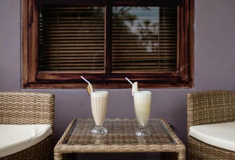 بنجلو قياسى مطل على البحر, The Hamsa