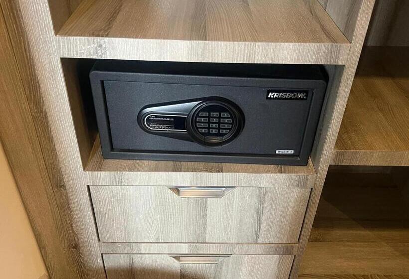 بنجلو ديلوكس, The Hamsa