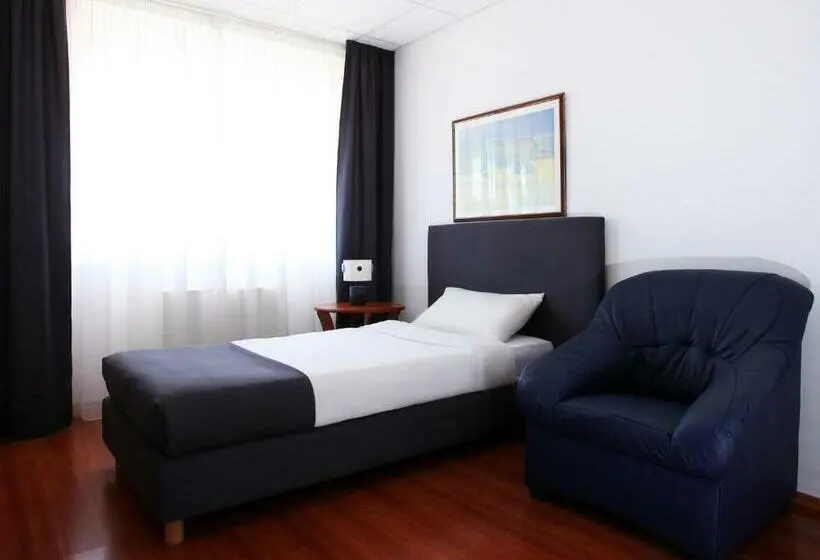 Standard Yhden Hengen Huone, Sós Motel