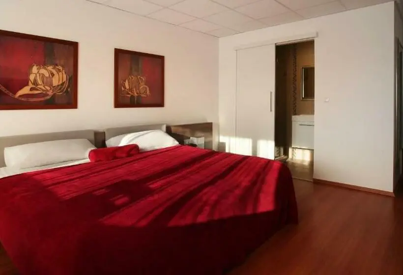 Superior-huone, Sós Motel