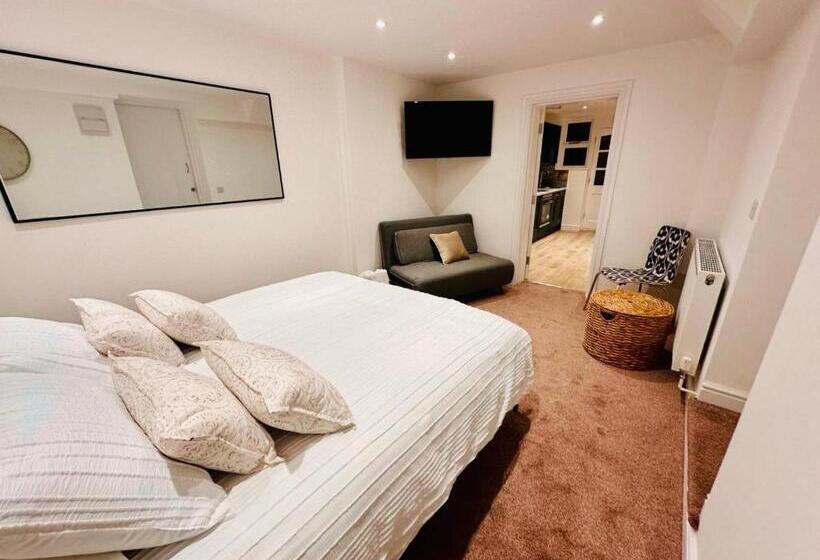 إستوديو سوبيريور, Finsbury Park Studios