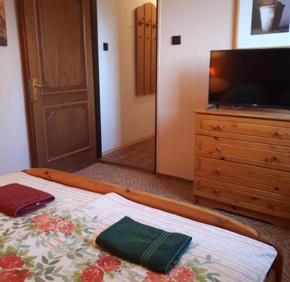 דירת שני חדרים, Magdaléna Panzio