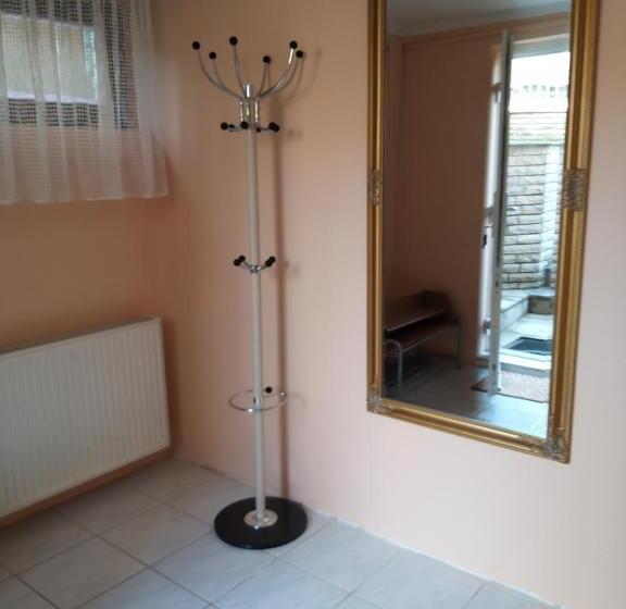 דירת חדר, Magdaléna Panzio