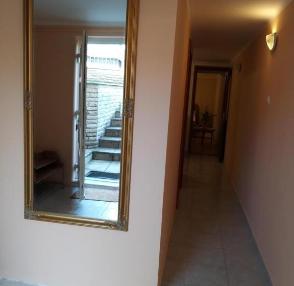 דירת חדר, Magdaléna Panzio