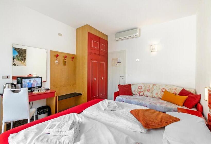 Pokój Standard Trzyosobowy, Bike & Wind Hotel Villa Maria   Happy Rentals