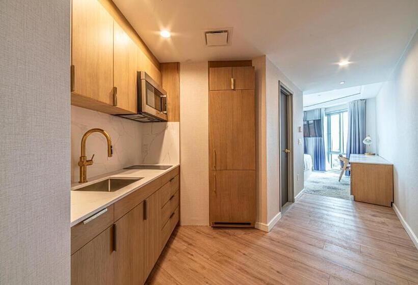 إستوديو ديلوكس, Iris Hotel Boston