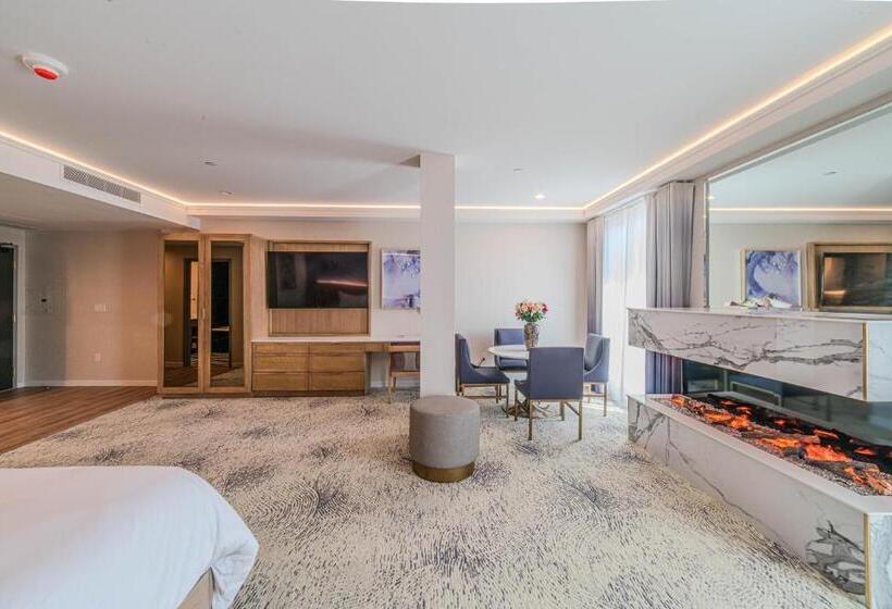 جناح, Iris Hotel Boston