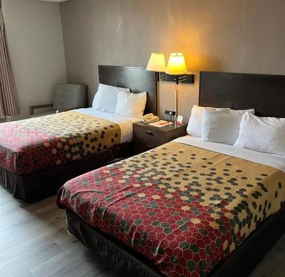 Standard-invahuone, Red Carpet Inn