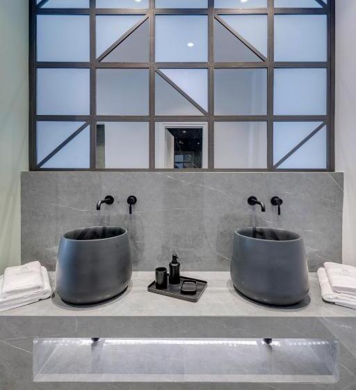 اتاق لوکس سه تخته, Times Elegant Rooms