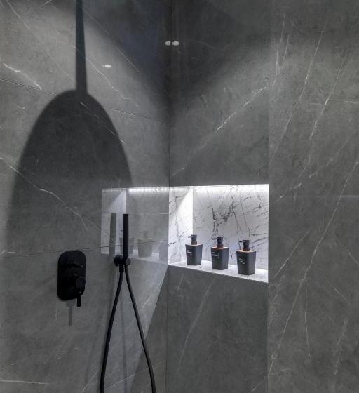 اتاق لوکس سه تخته, Times Elegant Rooms