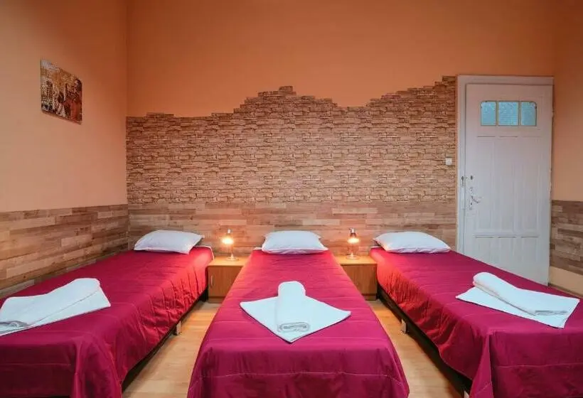 Habitación Triple Estándar Baño Compartido, Guest House 32