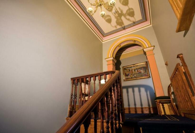 带大床的标准间, Freeman On Ford