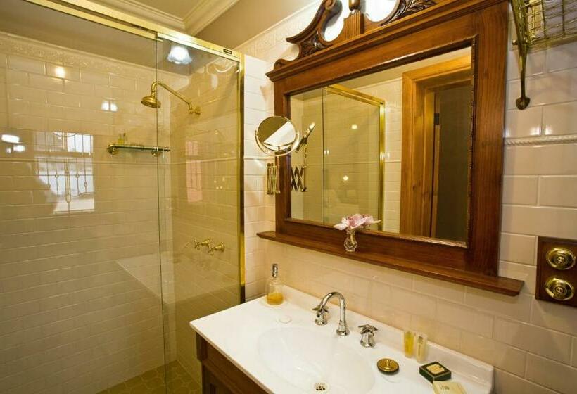 带大床的标准间, Freeman On Ford