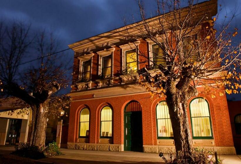 带大床的标准间, Freeman On Ford