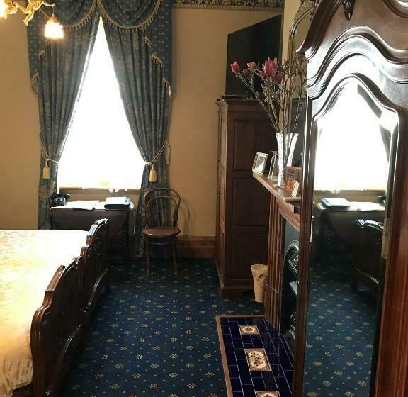 带大床的标准间, Freeman On Ford