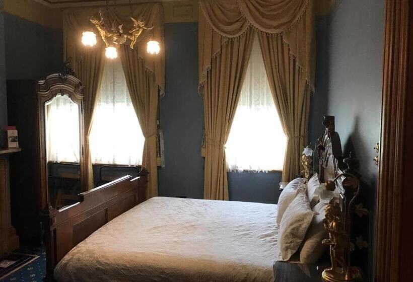 带大床的标准间, Freeman On Ford