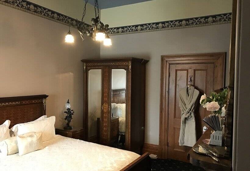 带大床的标准间, Freeman On Ford