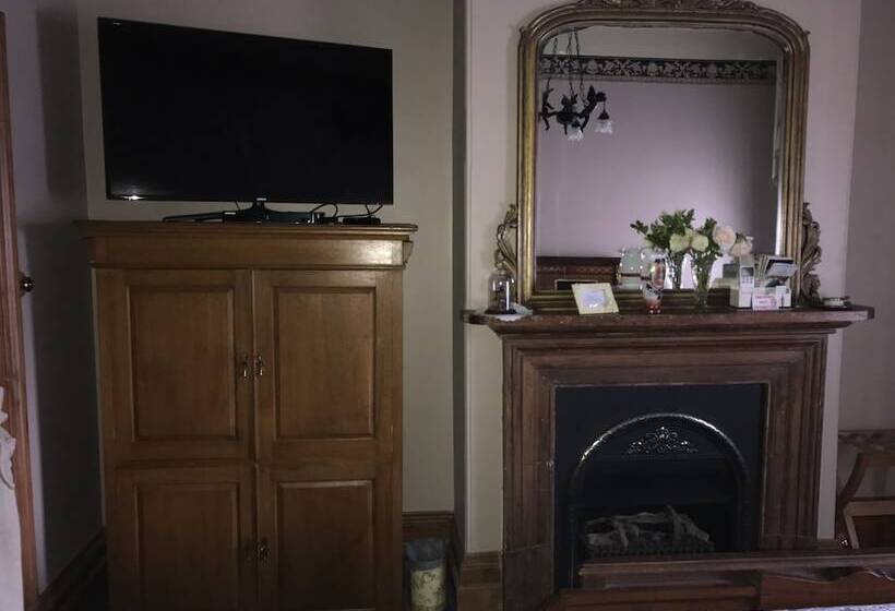 带大床的标准间, Freeman On Ford