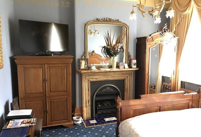 带大床的标准间, Freeman On Ford