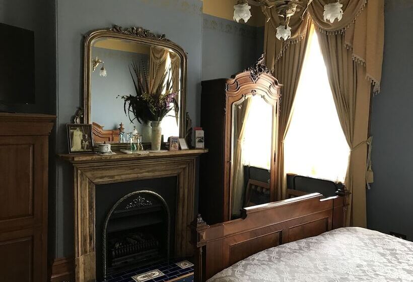 带大床的标准间, Freeman On Ford