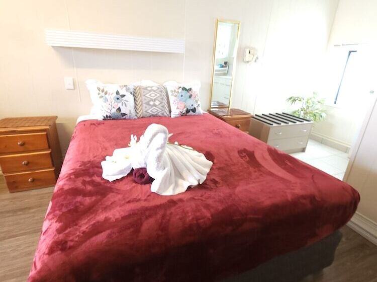 Семейный Номер, Charters Towers Motel