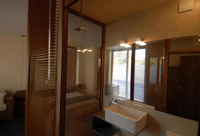 Quarto Estandar Primeiro Andar, Design Hotel Logatero