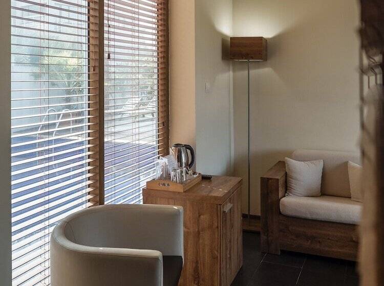 Quarto Estandar Primeiro Andar, Design Hotel Logatero