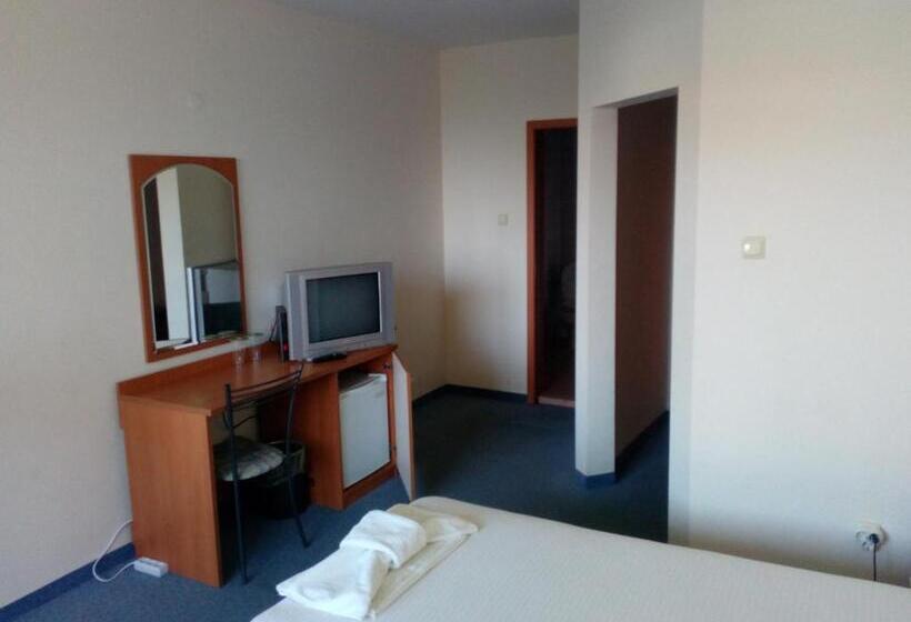 Номер Стандарт с Балконом, Family Hotel Atlas