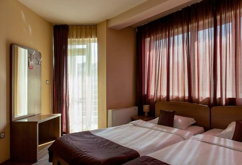 اتاق استاندارد با بالکن, Family Hotel Gerdjika