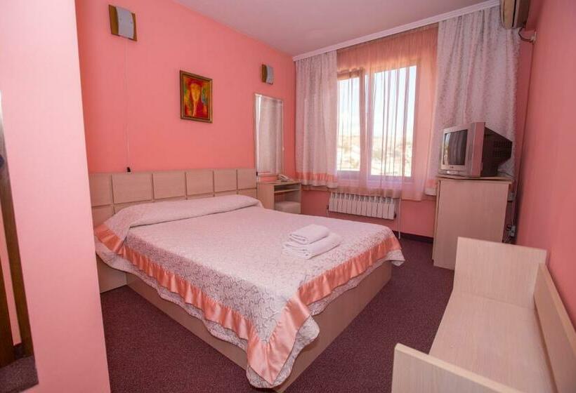 Номер Стандарт Индивидуальный, семеен хотел сокол