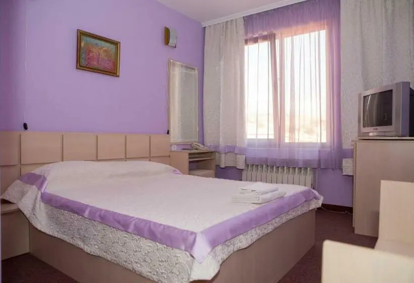 Standard Yhden Hengen Huone, семеен хотел сокол