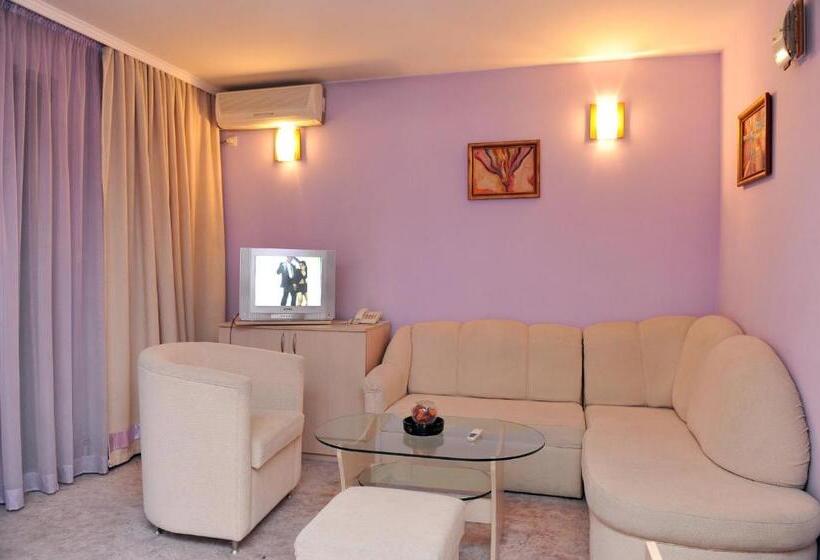 Полулюкс, семеен хотел сокол