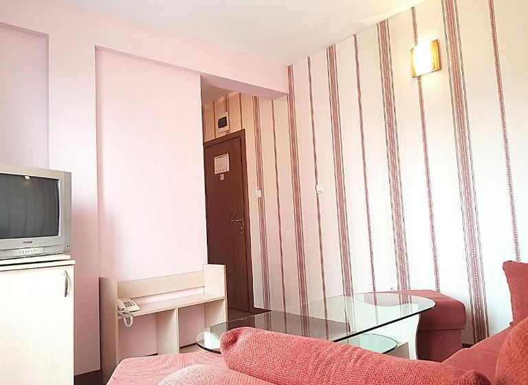 Люкс, семеен хотел сокол