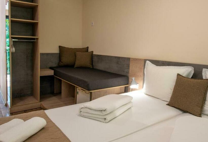 غرفة ديلوكس, Ariana