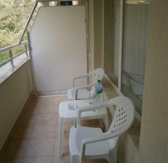 غرفة ديلوكس, Ariana