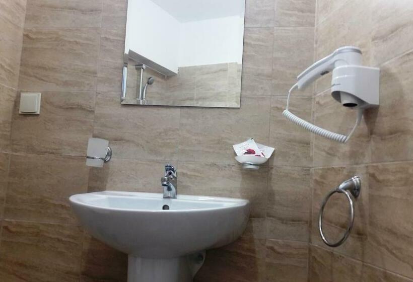 غرفة ديلوكس, Ariana