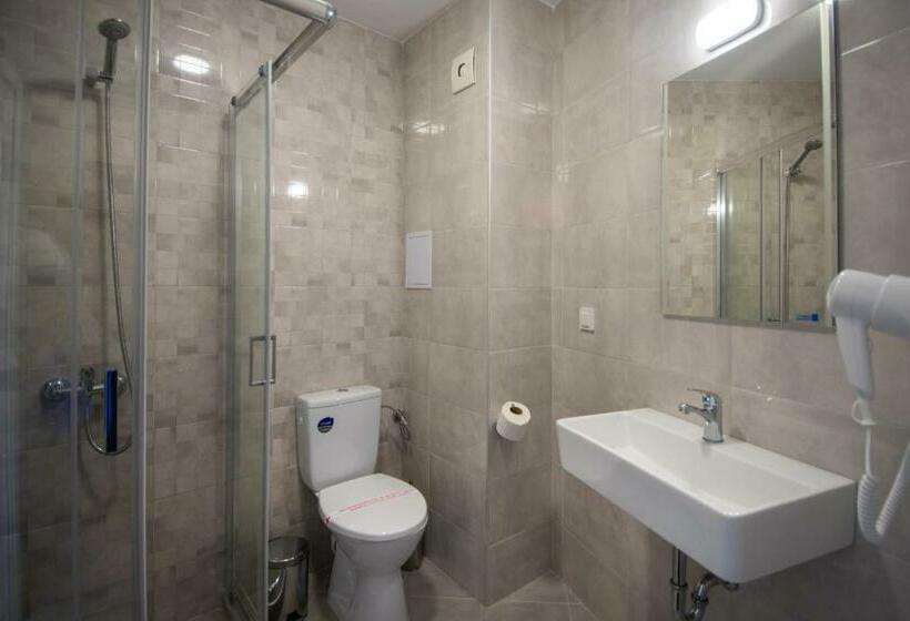 غرفة ديلوكس, Ariana