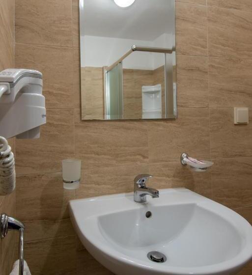 Quarto Familiar, Ariana