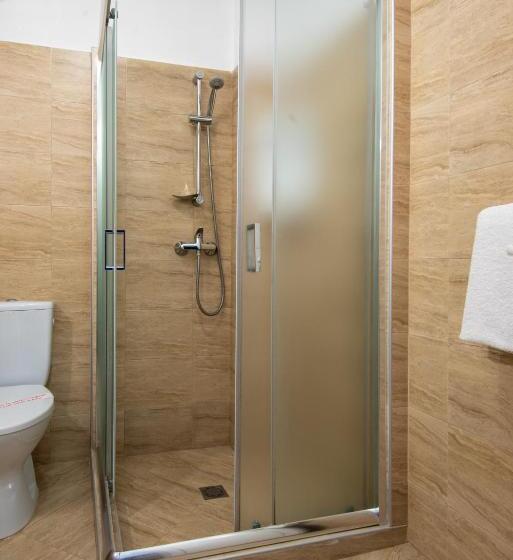 غرفة عائلية, Ariana