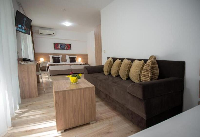 غرفة عائلية, Ariana