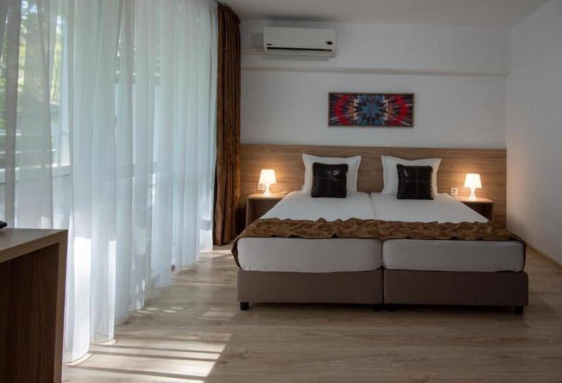 Quarto Familiar, Ariana