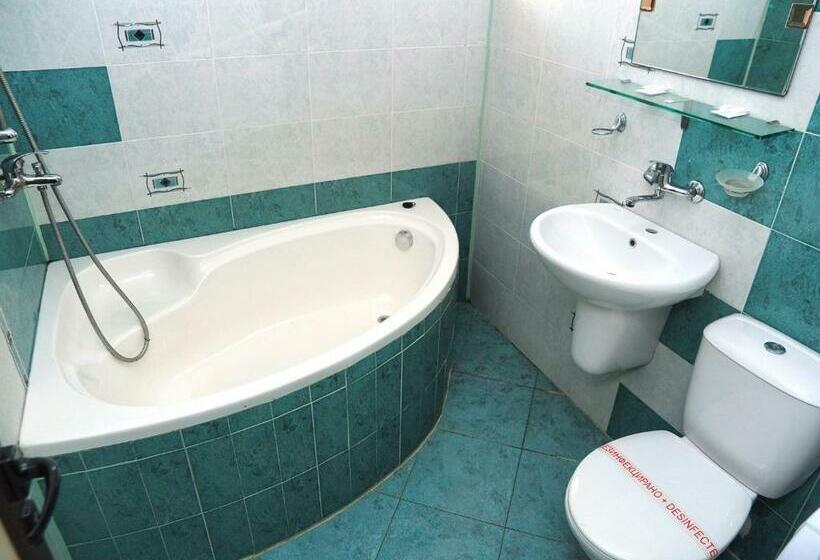 סוויטה עם מרפסת, Eos