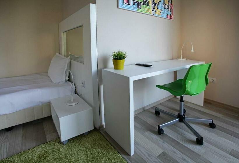 غرفة قياسية, Executive Rooms And Suites Play