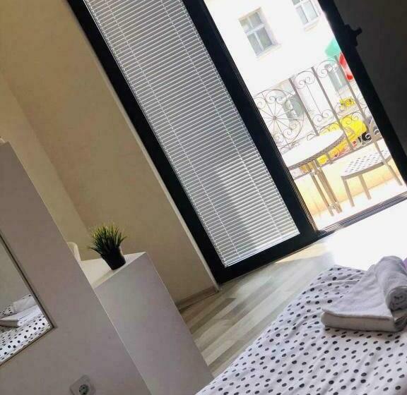 اتاق استاندارد, Executive Rooms And Suites Play