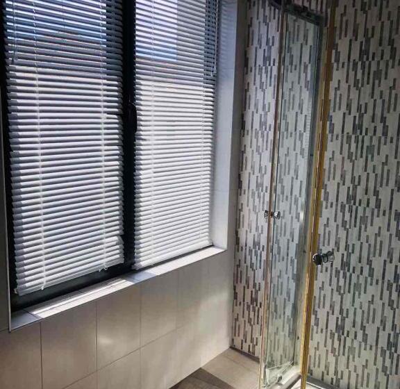 غرفة قياسية, Executive Rooms And Suites Play