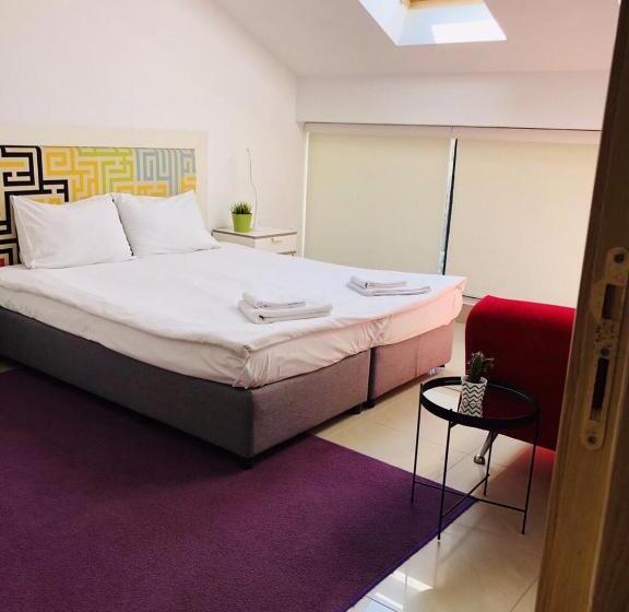 جناح غرفتين نوم, Executive Rooms And Suites Play