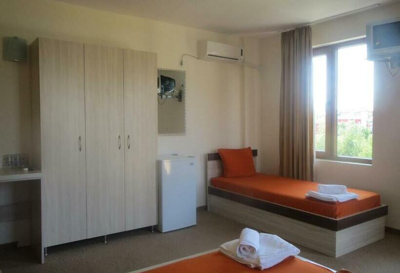 חדר סטנדרט לשלושה, Golden Lion