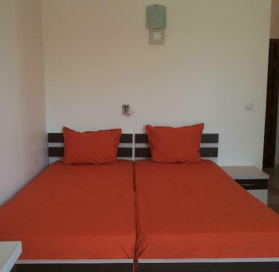 חדר סטנדרט לשלושה, Golden Lion