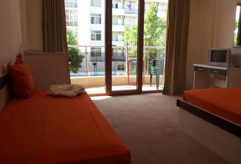 스탠다드 트리플 룸, Golden Lion