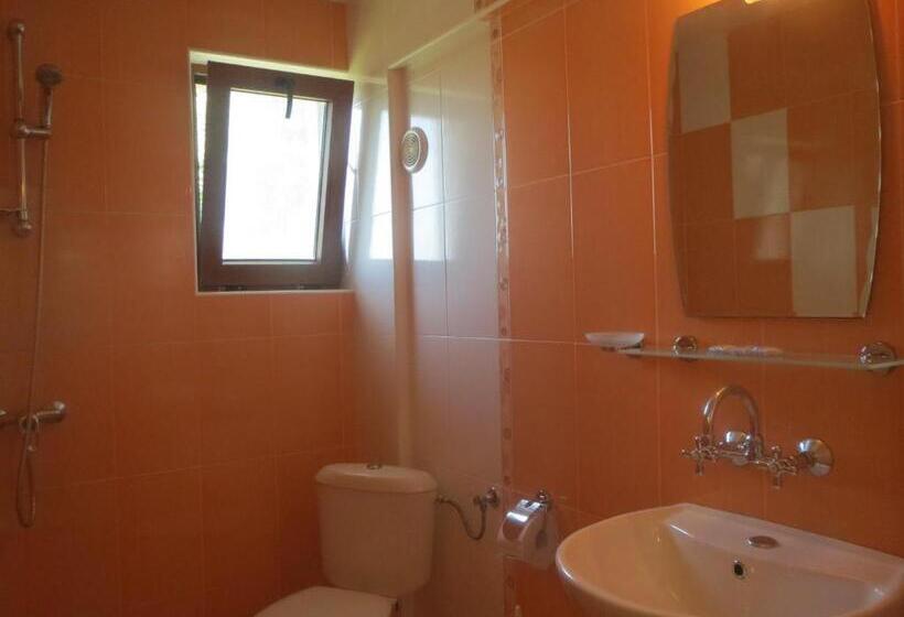 스탠다드 트리플 룸, Golden Lion